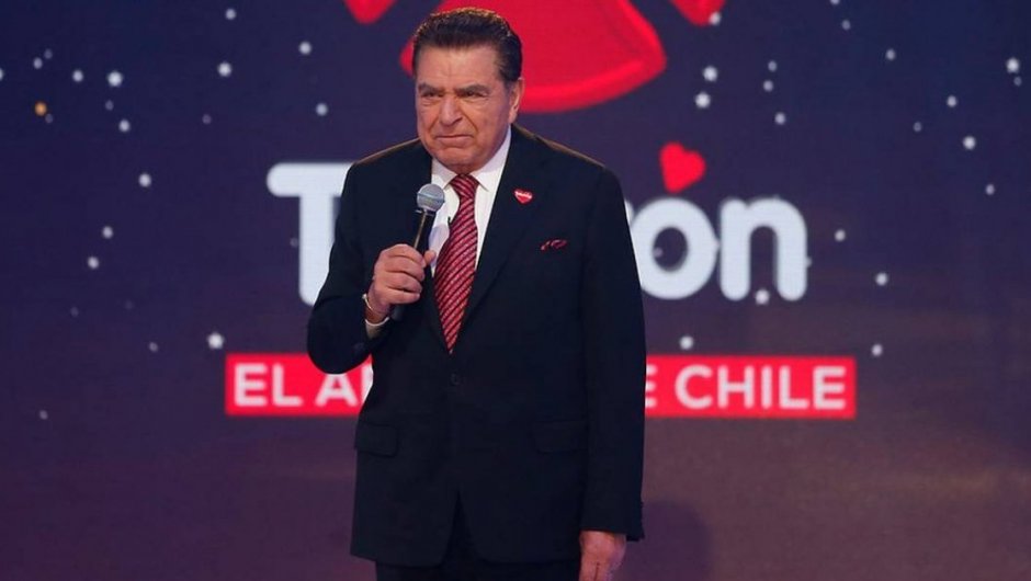Imagen de contexto de Mario Kreutzberger animando la Teletón.