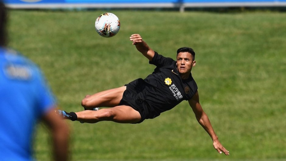 Alexis Sánchez entrenando en el Inter de Milán. (Foto: @Inter_es).