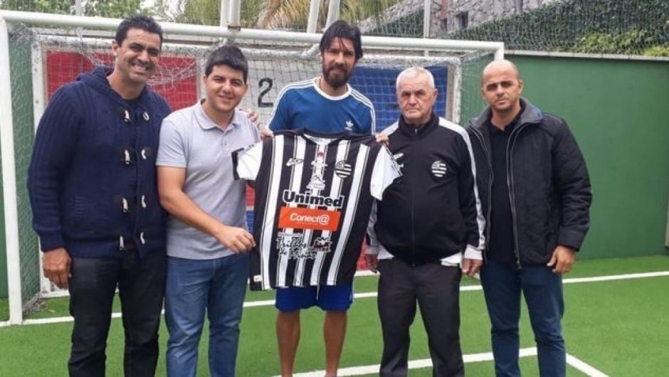 Sebastián Abreu fue presentado en su nuevo equipo. 